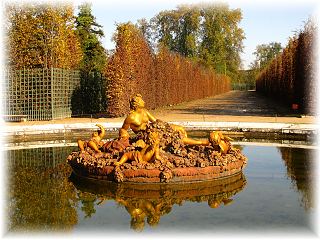 versailles sochy na zahradě